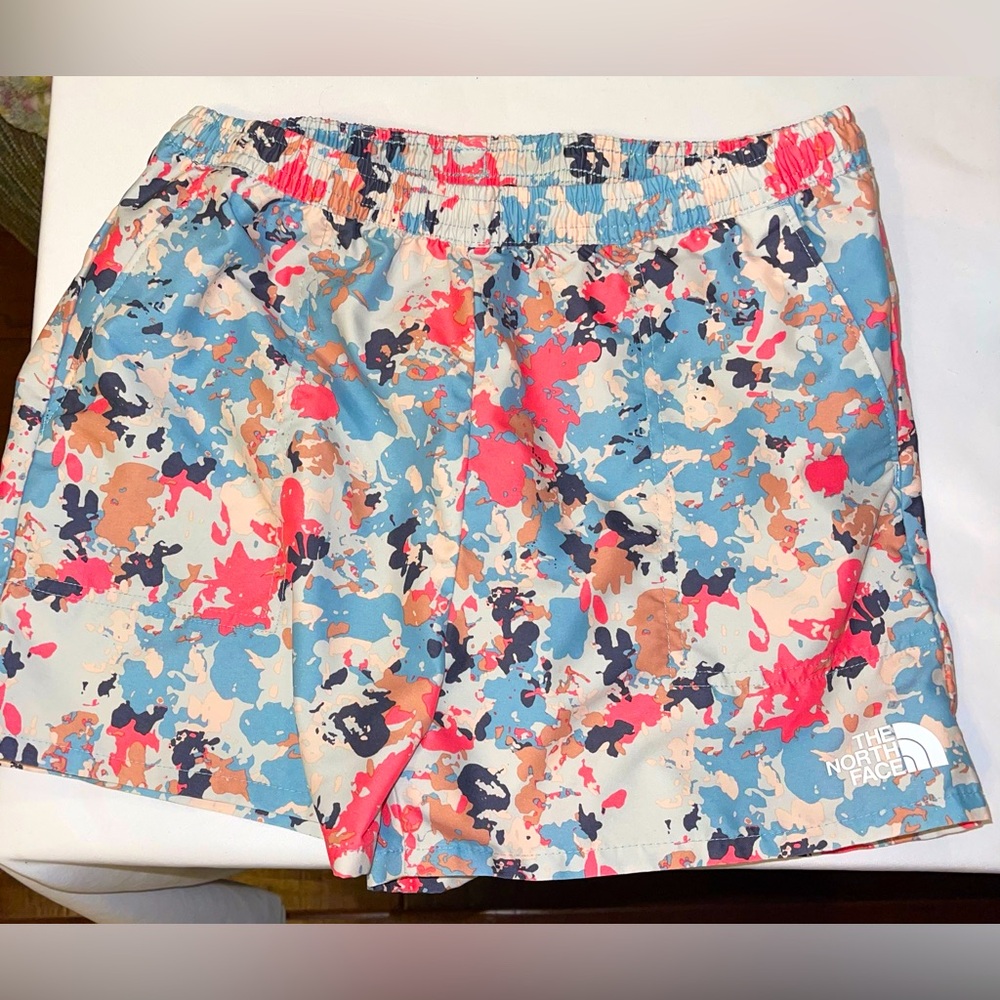 The North Face Girls 14/16 Large Flashdry floral camo shorts blue pink